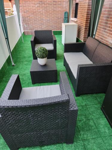 Balcony/terrace, Hostel Pepe Viajes in Puente de Vallecas Balcony/terrace, Hostel Pepe Viajes in Puente de Vallecas