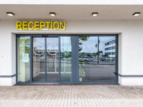 Фойє, B&B Hotel Landshut in Landshut Фойє, B&B Hotel Landshut in Landshut
