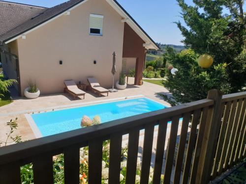 Kilátás, Ferienwohnung mit Pool an der Apfelstraße in Puch Bei Weiz Kilátás, Ferienwohnung mit Pool an der Apfelstraße in Puch Bei Weiz