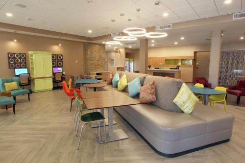 Előcsarnok, Home2 Suites by Hilton Nampa in Nampa (ID) Előcsarnok, Home2 Suites by Hilton Nampa in Nampa (ID)