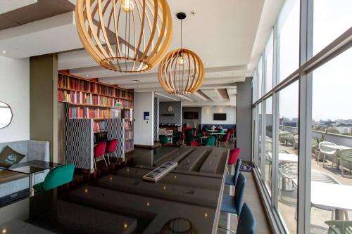 Restaurant, Hampton by Hilton Lima San Isidro in Lima Restaurant, Hampton by Hilton Lima San Isidro in Lima