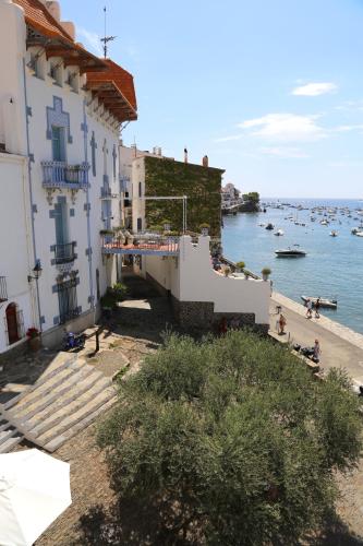 Can Set in Cadaques Can Set in Cadaques