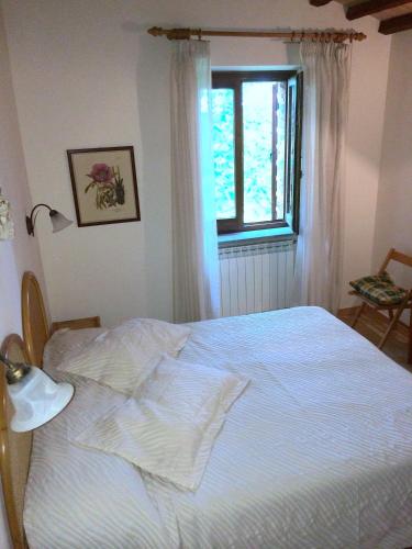 Guestroom, Casale Cantolla Eroli in Lubriano Guestroom, Casale Cantolla Eroli in Lubriano