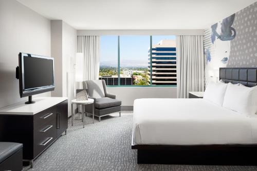 Hilton Woodland Hills/Los Angeles in Canoga Park Hilton Woodland Hills/Los Angeles in Canoga Park