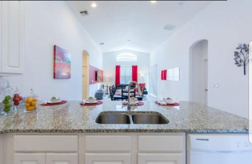 Facilities, 2684 - Beautiful Home with pool close to Disney in South West Facilities, 2684 - Beautiful Home with pool close to Disney in South West