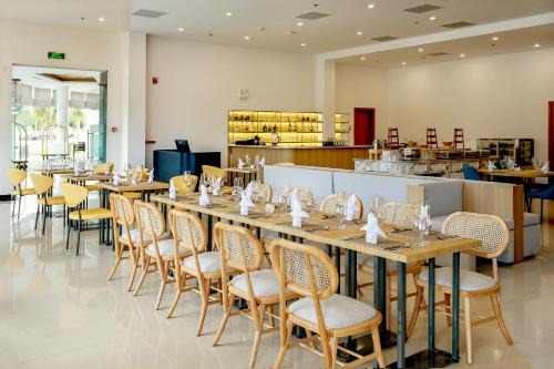 Makanan dan Minuman, The Hub by Hotel Academy Phu Quoc in Ham Ninh Makanan dan Minuman, The Hub by Hotel Academy Phu Quoc in Ham Ninh