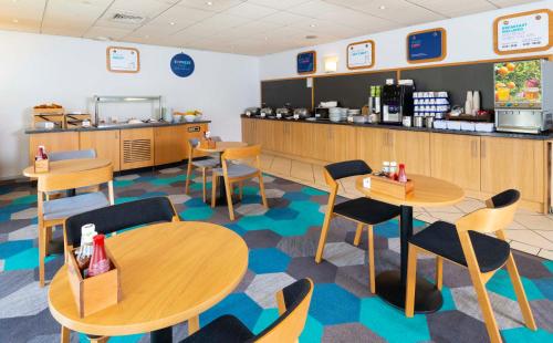 Comida y bebida, Holiday Inn Express Gloucester By IHG in Gloucester Comida y bebida, Holiday Inn Express Gloucester By IHG in Gloucester