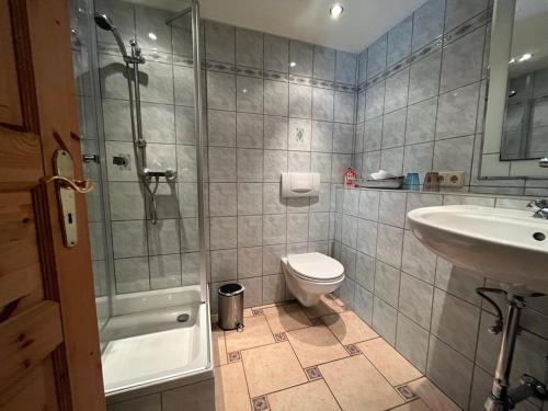 Bathroom, Schonbachhof in Silz Bathroom, Schonbachhof in Silz