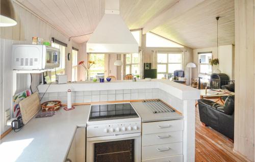 Kitchen, Lovely Home In Glesborg With Wifi in Glesborg Kitchen, Lovely Home In Glesborg With Wifi in Glesborg