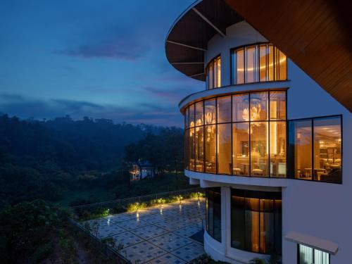 Restaurant, Coorg Marriott Resort & Spa in Madikeri Restaurant, Coorg Marriott Resort & Spa in Madikeri