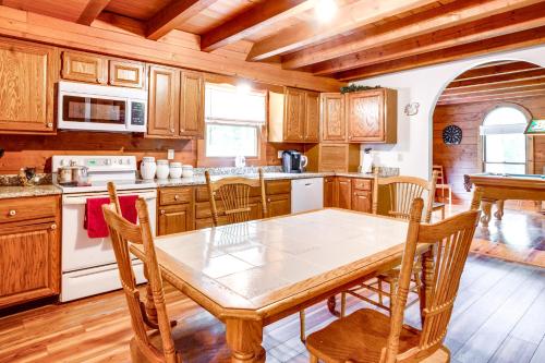 Orleans Retreat with Private Hot Tub and Fireplace! in Bedford (IN) Orleans Retreat with Private Hot Tub and Fireplace! in Bedford (IN)