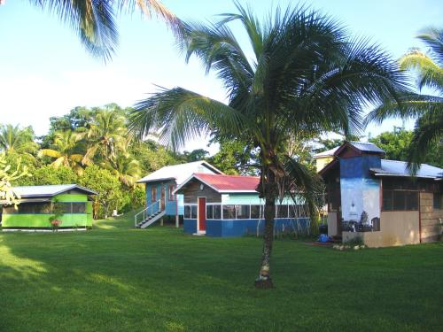 Vista exterior, Lower Dover Jungle Lodge & Maya Ruins in Mount Hope Vista exterior, Lower Dover Jungle Lodge & Maya Ruins in Mount Hope