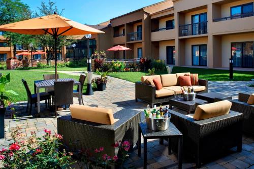 Buitenkant, Courtyard Chicago Naperville in Naperville Buitenkant, Courtyard Chicago Naperville in Naperville