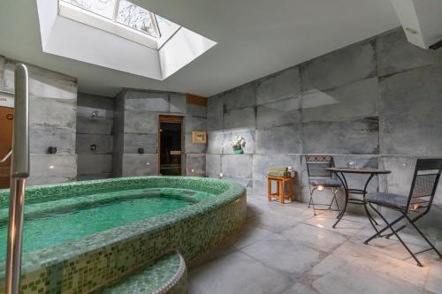 Zwembad, City Hotel Miskolc in Miskolc Zwembad, City Hotel Miskolc in Miskolc