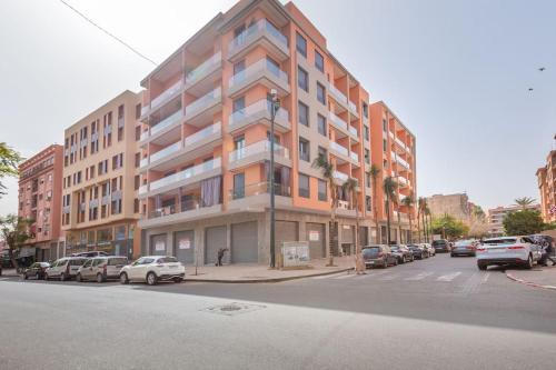 Peaceful Living: Chic Apartment, Prime Location