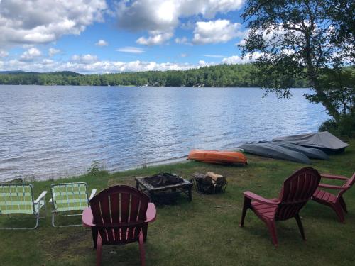 沙灘, Little Loon Cottage and Beach on Webster Lake in 富蘭克林 (NH) 沙灘, Little Loon Cottage and Beach on Webster Lake in 富蘭克林 (NH)