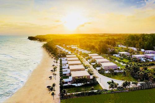 Beach, NEW Villa cao cap 3PN 300m2 RESORT SAT BIEN HO TRAM_BBQ, PRIVATE POOL in Ho Tram Beach Beach, NEW Villa cao cap 3PN 300m2 RESORT SAT BIEN HO TRAM_BBQ, PRIVATE POOL in Ho Tram Beach