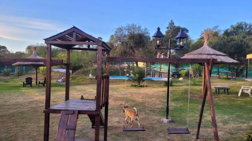 สนามเด็กเล่น, Cabaña Los Abuelos (Cabana Los Abuelos) in โกโรเนล มอลเดส สนามเด็กเล่น, Cabaña Los Abuelos (Cabana Los Abuelos) in โกโรเนล มอลเดส