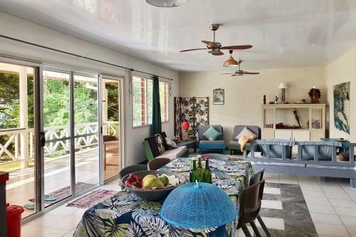 RAIATEA, OPOA, Fare Rêvé, Bord de mer (RAIATEA, OPOA, Fare Reve, Bord de mer) in Opoa RAIATEA, OPOA, Fare Rêvé, Bord de mer (RAIATEA, OPOA, Fare Reve, Bord de mer) in Opoa