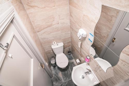 Bathroom, Central Hoxton Shoreditch in Shoreditch Bathroom, Central Hoxton Shoreditch in Shoreditch