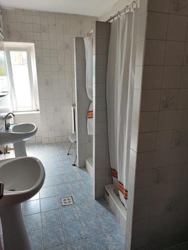 Bathroom, Hotel Beke Sziget Komlo in Mánfa Bathroom, Hotel Beke Sziget Komlo in Mánfa