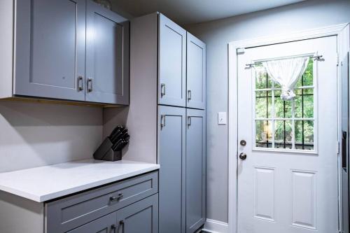 Tucked Away Bungalow Near Airport! in Sandtown-Southeastern Atlanta Tucked Away Bungalow Near Airport! in Sandtown-Southeastern Atlanta