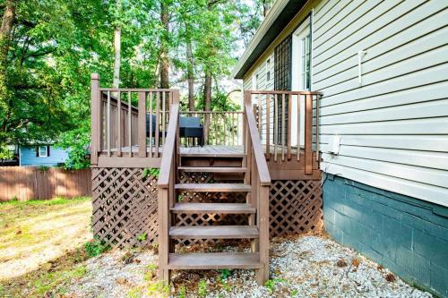 Tucked Away Bungalow Near Airport! in Sandtown-Southeastern Atlanta Tucked Away Bungalow Near Airport! in Sandtown-Southeastern Atlanta