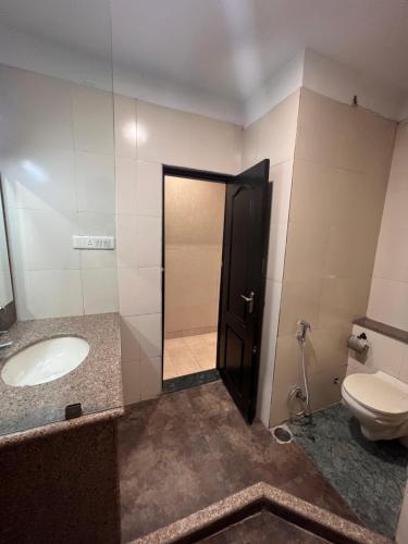 Bathroom, Hotel SB Castle in Fazalganj Bathroom, Hotel SB Castle in Fazalganj