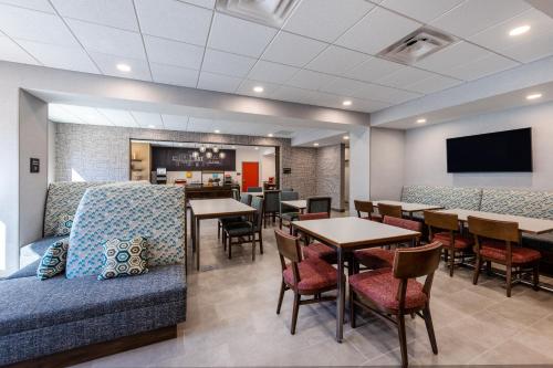 طعام و مشروبات, Hampton Inn Columbus Downtown, GA in وسط مدينة كولومبوس طعام و مشروبات, Hampton Inn Columbus Downtown, GA in وسط مدينة كولومبوس