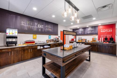 طعام و مشروبات, Hampton Inn Columbus Downtown, GA in وسط مدينة كولومبوس طعام و مشروبات, Hampton Inn Columbus Downtown, GA in وسط مدينة كولومبوس