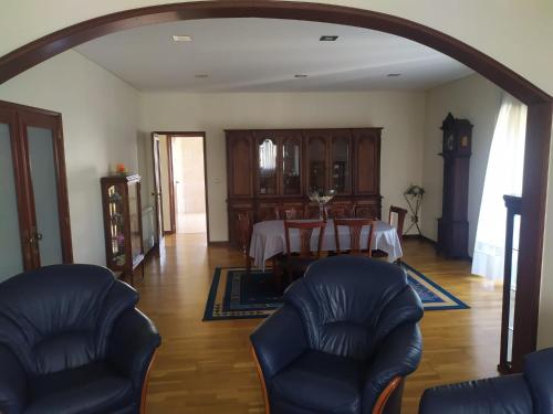 Bela moradia T3, solarenga e espaçosa (Bela moradia T3, solarenga e espacosa) in บาเซโลซ Bela moradia T3, solarenga e espaçosa (Bela moradia T3, solarenga e espacosa) in บาเซโลซ