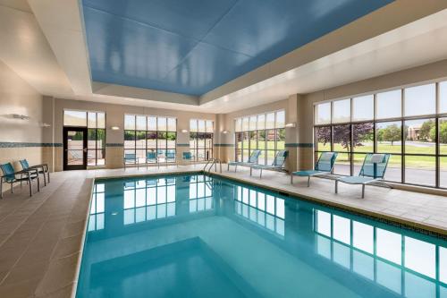 游泳池, 哈里斯堡西/梅卡尼克斯堡萬豪唐普雷斯套房酒店 (TownePlace Suites Harrisburg West/Mechanicsburg) in 梅卡尼克斯堡 游泳池, 哈里斯堡西/梅卡尼克斯堡萬豪唐普雷斯套房酒店 (TownePlace Suites Harrisburg West/Mechanicsburg) in 梅卡尼克斯堡