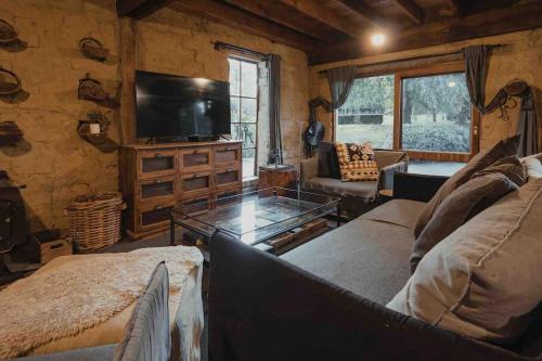 The Maple Lodge with Alpacas, Goats, Boars, Ducks & Chickens Farm Stay with Outdoor Pizza Oven in روبرتصن The Maple Lodge with Alpacas, Goats, Boars, Ducks & Chickens Farm Stay with Outdoor Pizza Oven in روبرتصن