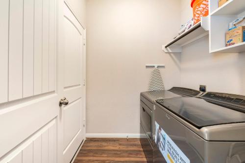 Wonderful Getaway Cypress 2 BR with thoughtful comforts in Cypress Wonderful Getaway Cypress 2 BR with thoughtful comforts in Cypress