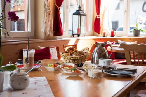طعام و مشروبات, لاندهوتيل إندهارت (Landhotel Endhart) in Landsberg am Lech طعام و مشروبات, لاندهوتيل إندهارت (Landhotel Endhart) in Landsberg am Lech