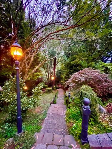 Fernhill Estate “ Gingerbread House” in 卡利斯塔 Fernhill Estate “ Gingerbread House” in 卡利斯塔