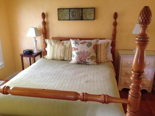 Mango Inn Bed and Breakfast in Lake Worth (FL) Mango Inn Bed and Breakfast in Lake Worth (FL)