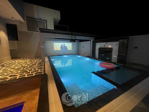 Swimming pool, Sea Breeze at ECR - Beach Front Villa with Private Pool, Jacuzzi and Dive-in Theater in Mamallapuram Swimming pool, Sea Breeze at ECR - Beach Front Villa with Private Pool, Jacuzzi and Dive-in Theater in Mamallapuram