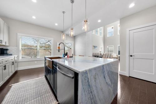 Twin Homes - 8 Bedroom Retreat In Central ATL in Kirkwood Twin Homes - 8 Bedroom Retreat In Central ATL in Kirkwood