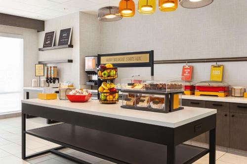 Food and beverages, Hampton Inn by Hilton Stockton in Stockton (CA) Food and beverages, Hampton Inn by Hilton Stockton in Stockton (CA)