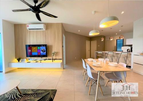 Melaka {Atlantis Suite} City-View/ 10Pax/5Bed