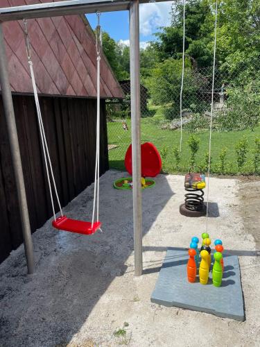 สนามเด็กเล่น, Ubytko v Průhonu (Ubytko v Pruhonu) in บรานิคอฟ สนามเด็กเล่น, Ubytko v Průhonu (Ubytko v Pruhonu) in บรานิคอฟ