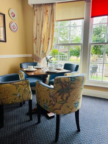 Crown & Cushion Hotel in Chipping Norton Crown & Cushion Hotel in Chipping Norton