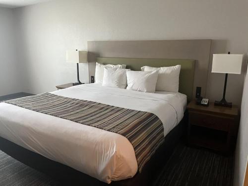 薩利納麗怡酒店 (Country Inn & Suites by Radisson, Salina, KS) in 堪薩斯薩利納 (KS) 薩利納麗怡酒店 (Country Inn & Suites by Radisson, Salina, KS) in 堪薩斯薩利納 (KS)
