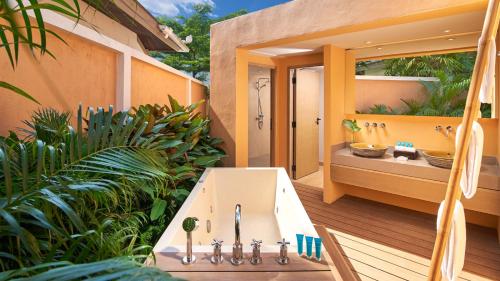 Whirlpool, Amari Vogue Krabi in Tub Kaek Beach Whirlpool, Amari Vogue Krabi in Tub Kaek Beach