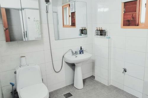 Bathroom, Tongyeong Hue Stay in Misu-dong Bathroom, Tongyeong Hue Stay in Misu-dong