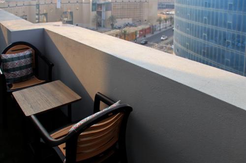 Balcó/terrassa, SWAT Hotel Apartment 4 in Al-Khobar Balcó/terrassa, SWAT Hotel Apartment 4 in Al-Khobar