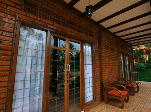 Varanda/terraço, Jambuluwuk Convention Hall & Resort Puncak in Ciawi Varanda/terraço, Jambuluwuk Convention Hall & Resort Puncak in Ciawi