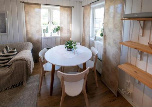 Lilla gröna huset på gården (Lilla grona huset pa garden) in Harnosand Lilla gröna huset på gården (Lilla grona huset pa garden) in Harnosand