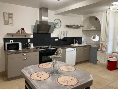 Maison de maître du 19ème siècle à la campagne (Maison de maitre du 19eme siecle a la campagne) in Saint-Marc-Sur-Seine Maison de maître du 19ème siècle à la campagne (Maison de maitre du 19eme siecle a la campagne) in Saint-Marc-Sur-Seine